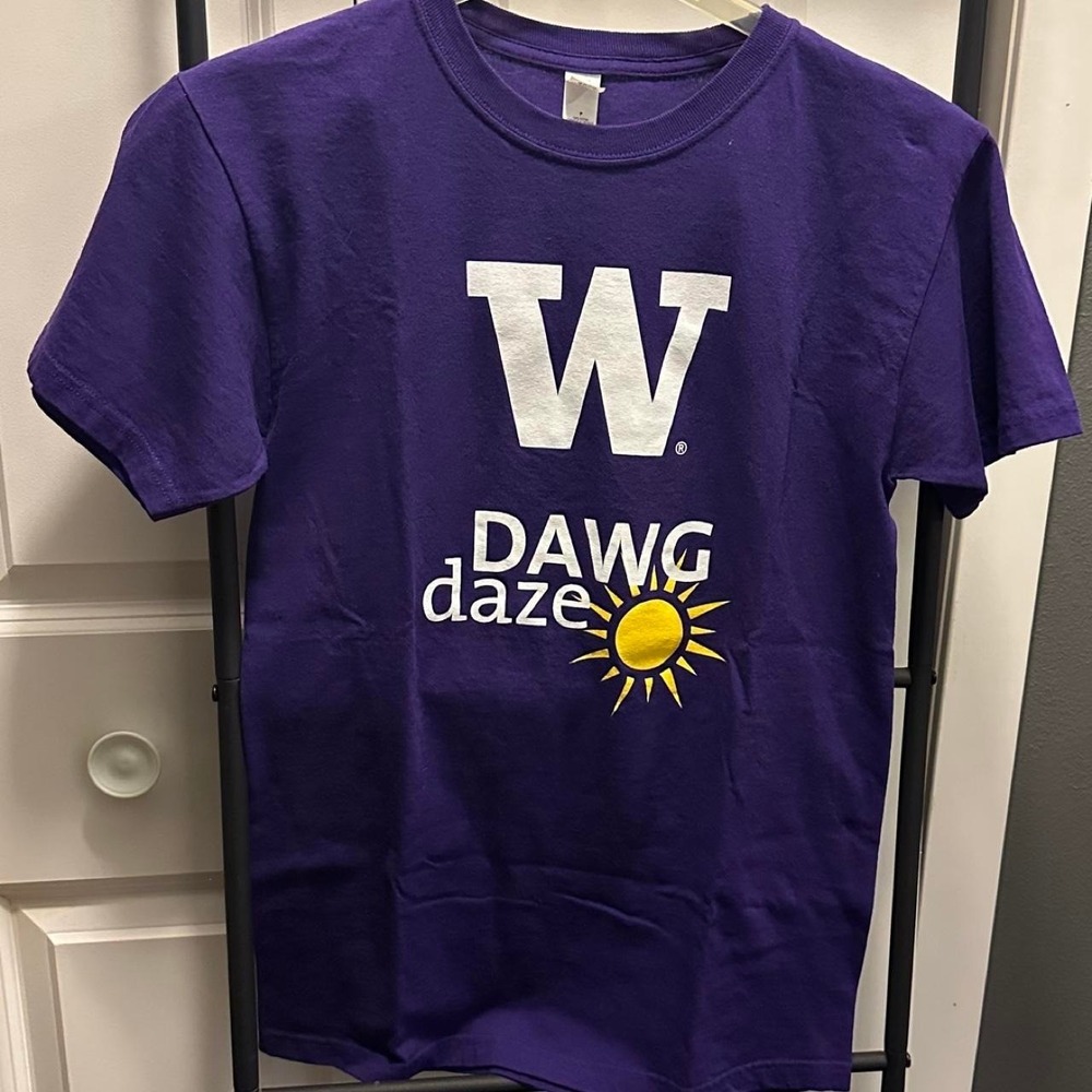 Washington Huskies Dawg Daze T-Shirt Purple NCAA College Tee Adult Small S